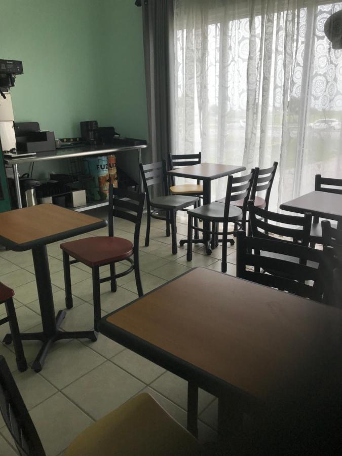 Bayfront Inn 比洛克西 外观 照片